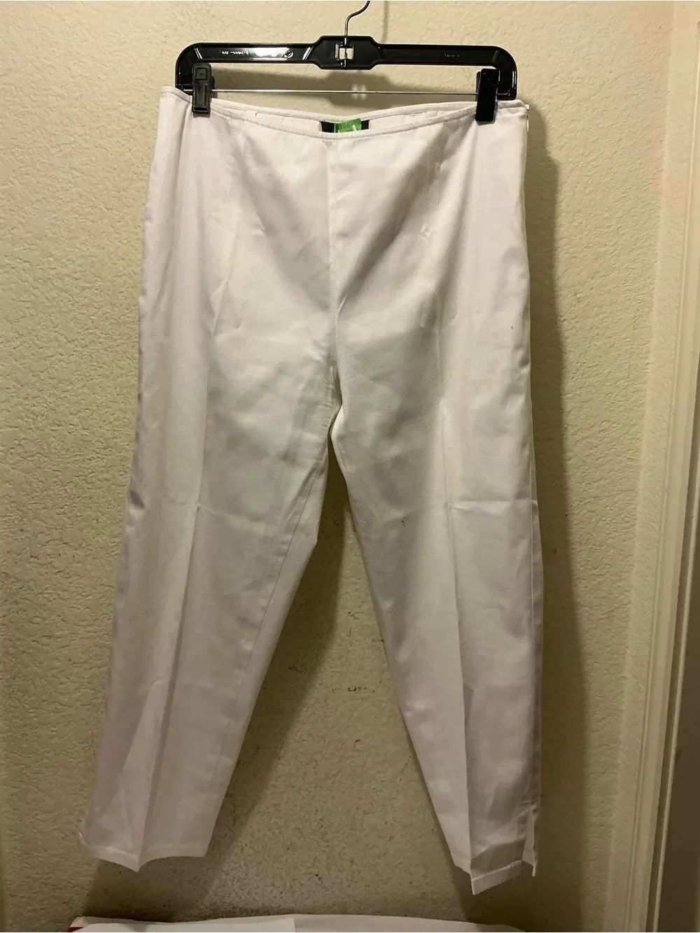 David Meister White women capri Dress Pants size 8